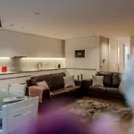 3 M's Apartment *